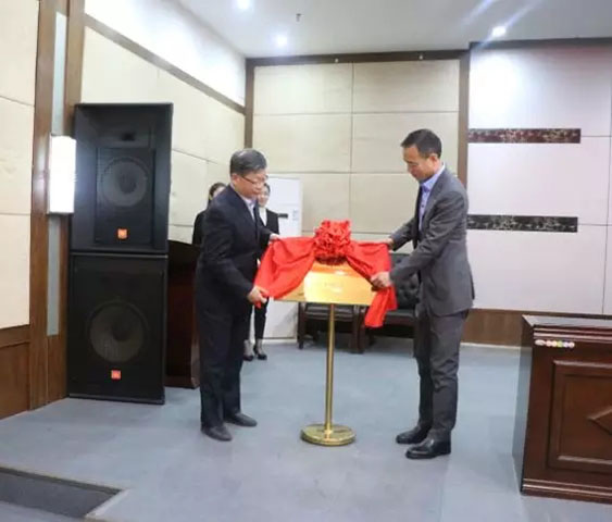 Qualidade de guindaste de exportação de China e Comitê de promoção de tecnologia estabeleceu conferência realizada cerimoniosamente! .jpg China export crane quality and technology promotion Committee established conference held ceremoniously!.jpg