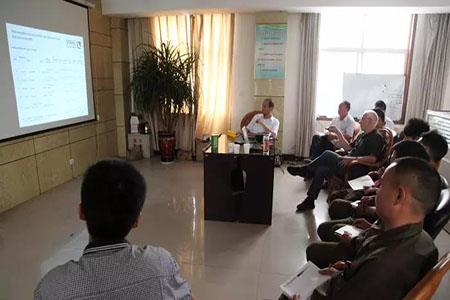 Especialistas alemães conduzem treinamento teórico e prático para os soldadores de nossa companhia612112017.jpg German experts conduct theoretical and practical training for our company’s welders612112017.jpg