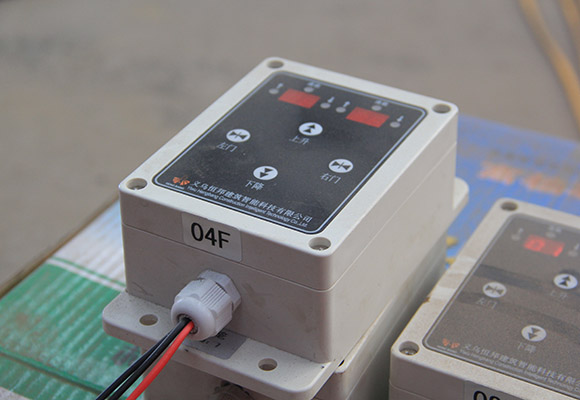 Sistema de chamada de camada de grua de construção